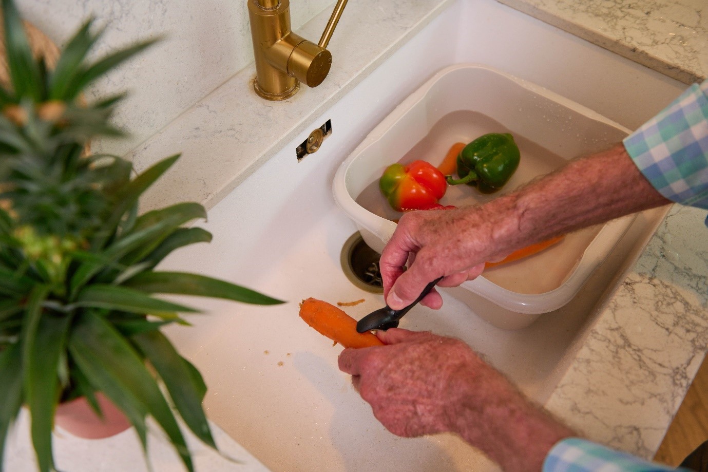 5-second kitchen hacks that save you litres of water